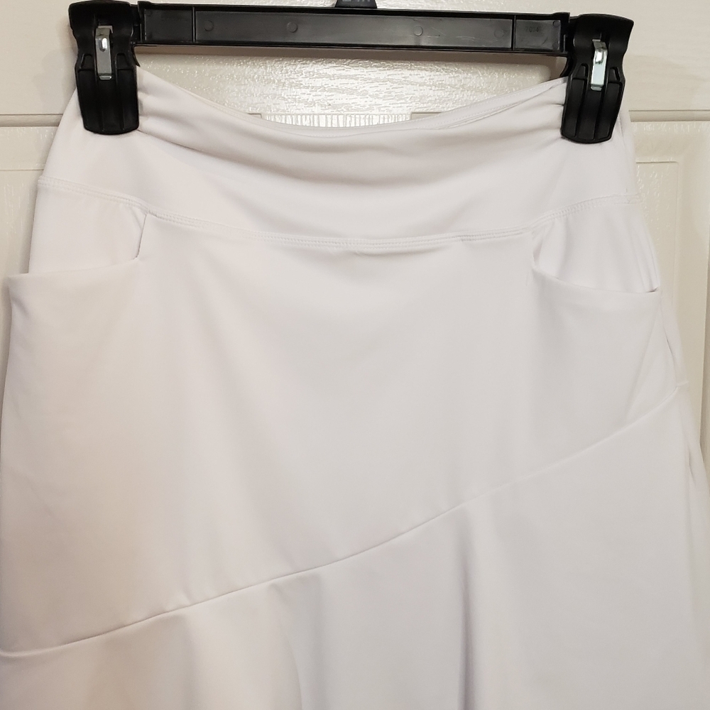 Baleaf size Medium white activewear skort - Picture 3 of 10